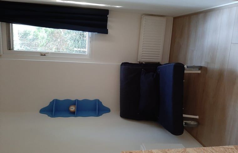 Erholsame Natur rund um Ferienhaus in Stegeren, Region Vecht, Overijssel mit ruhigen Wasserspielen und gruener Umgebung.