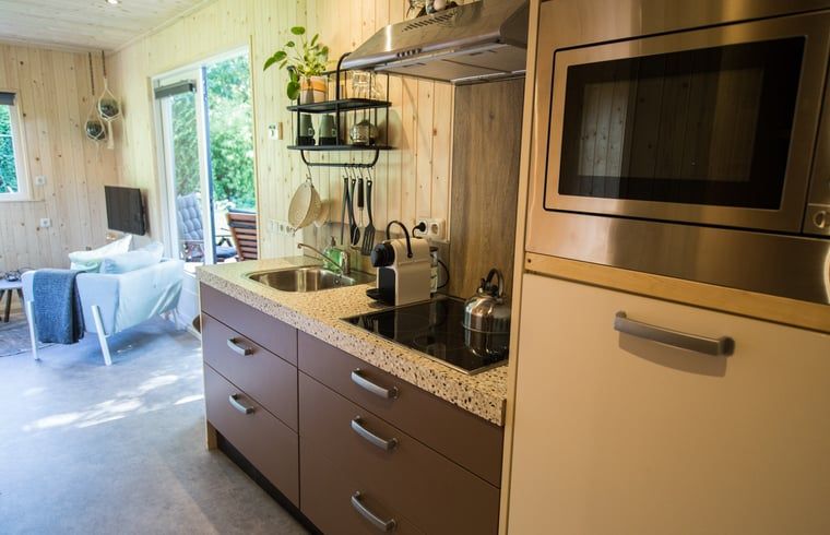 Volledig uitgeruste keuken in Vakantiehuis in Bruchterveld, ideaal voor koken in Vechtstreek, Overijssel.