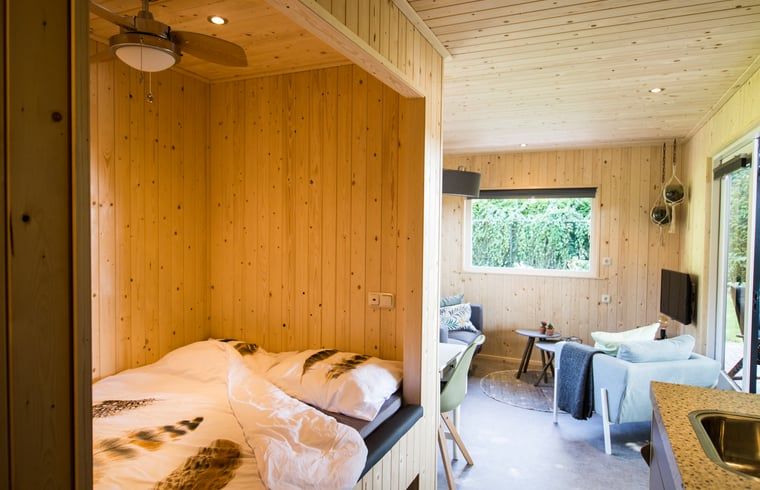 Knusse slaapkamer in Vakantiehuis in Bruchterveld, rustgevende sfeer in Vechtstreek, Overijssel.