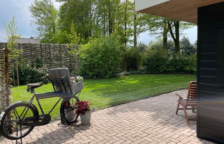 Prachtige tuin bij Vakantiehuis in Bruchterveld, ideale plek voor ontspanning in Vechtstreek, Overijssel.