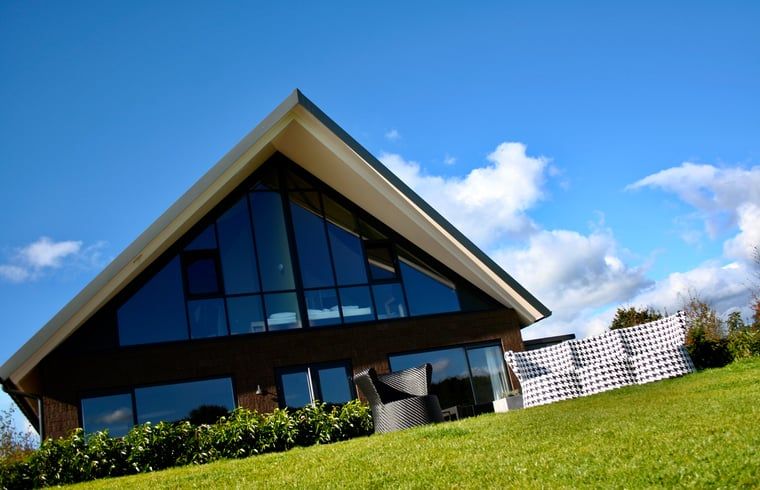 Vacation home in Hoonhorst with modern architecture in the Vecht region, Overijssel.