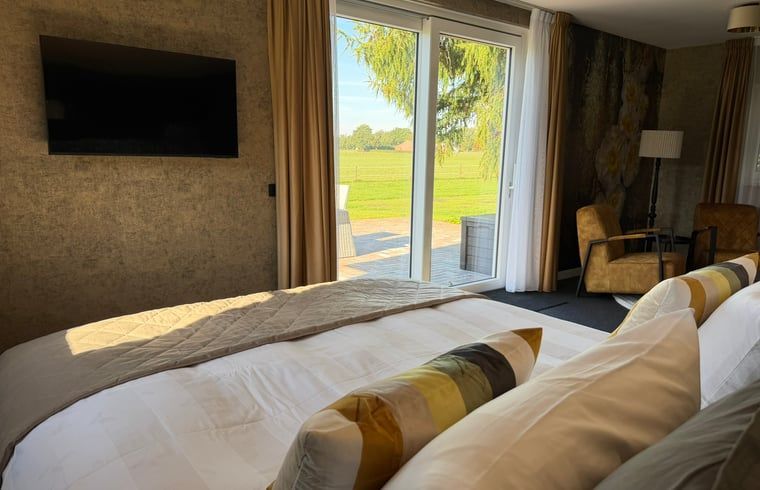 Comfortable bed with terrace view in Cottage in Kloosterhaar, Vechtstreek, Overijssel.