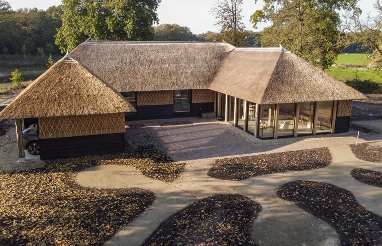 Huisje in Collendoorn met rieten dak in Vechtstreek, Overijssel. Perfect vakantiehuis voor natuurliefhebbers.
