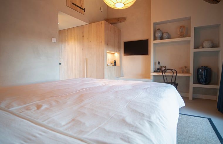 Sfeervolle slaapkamer in Huisje in Collendoorn, Vechtstreek, Overijssel. Gezellig vakantiehuis met moderne inrichting.