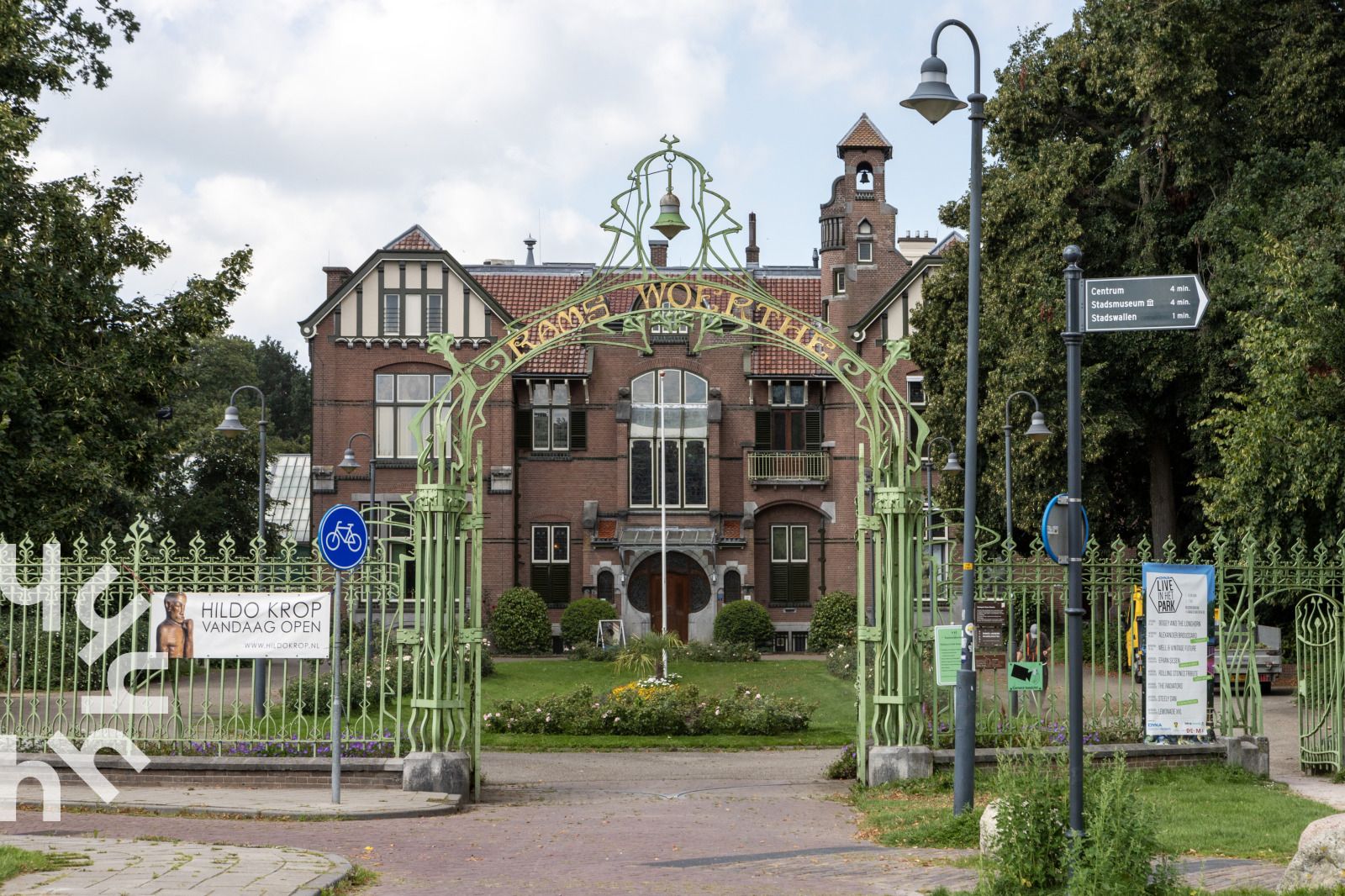 Modernes Badezimmer im Ferienhaus OV269 in Giethoorn, Nordwest Overijssel, mit Dusche und Toilette.