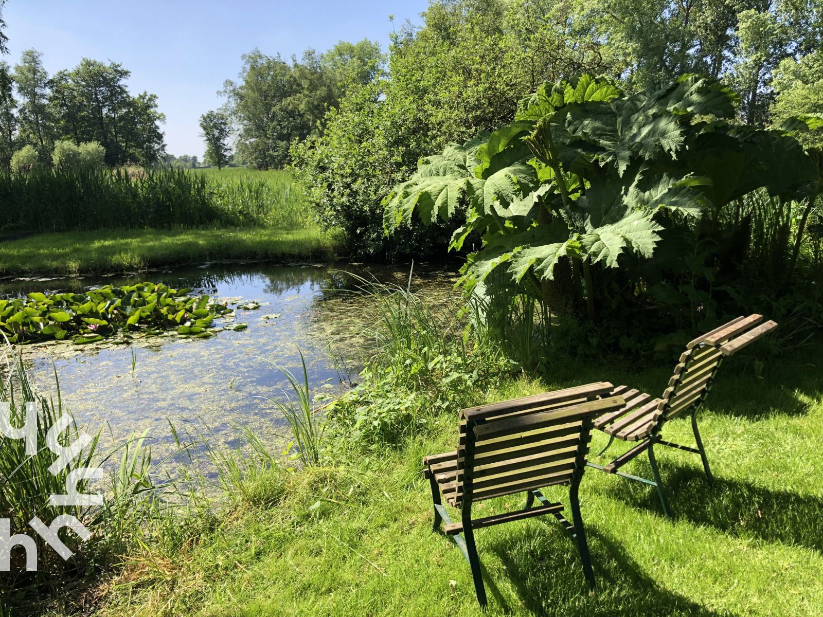Stilvolles Esszimmer im Ferienhaus OV269 in Giethoorn, Nordwest Overijssel, mit modernen Moebeln.