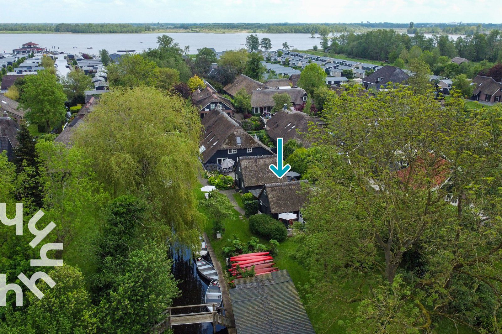 Kanoen bij OV270 vakantiehuis in Giethoorn, een unieke ervaring in het waterland van Noordwest Overijssel.