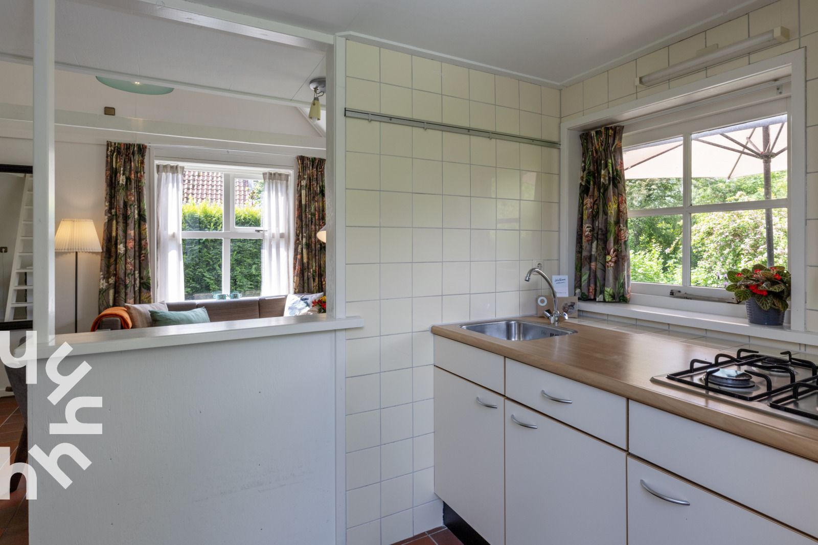 Kano's en boten bij OV270 vakantiehuis in Giethoorn, ideaal voor wateractiviteiten in Noordwest Overijssel.