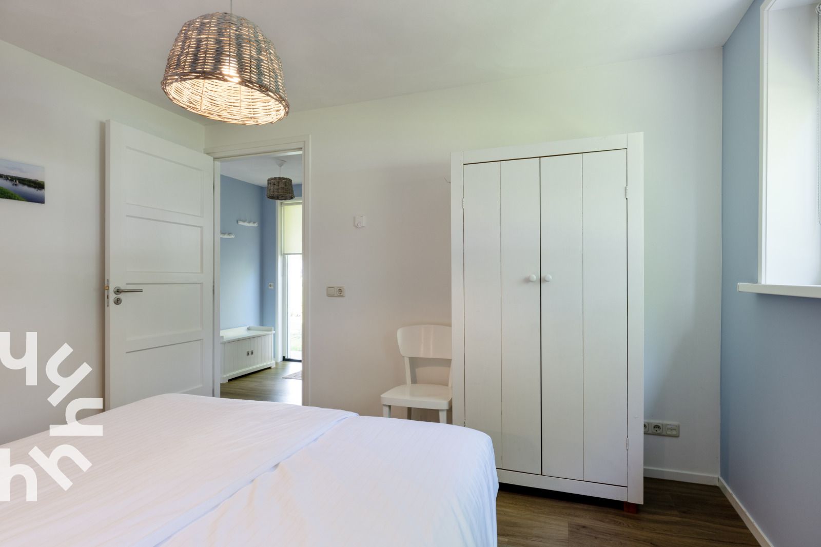 Keukenapparatuur in OV072 vakantiehuis, Giethoorn, met waterkoker en koffiezetapparaat.