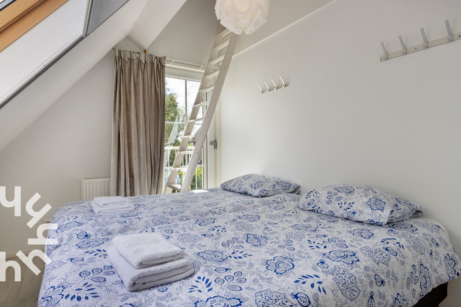 Spacious terrace of vacation home OV688 in Giethoorn, Northwest Overijssel, perfect for relaxing outdoor seating.