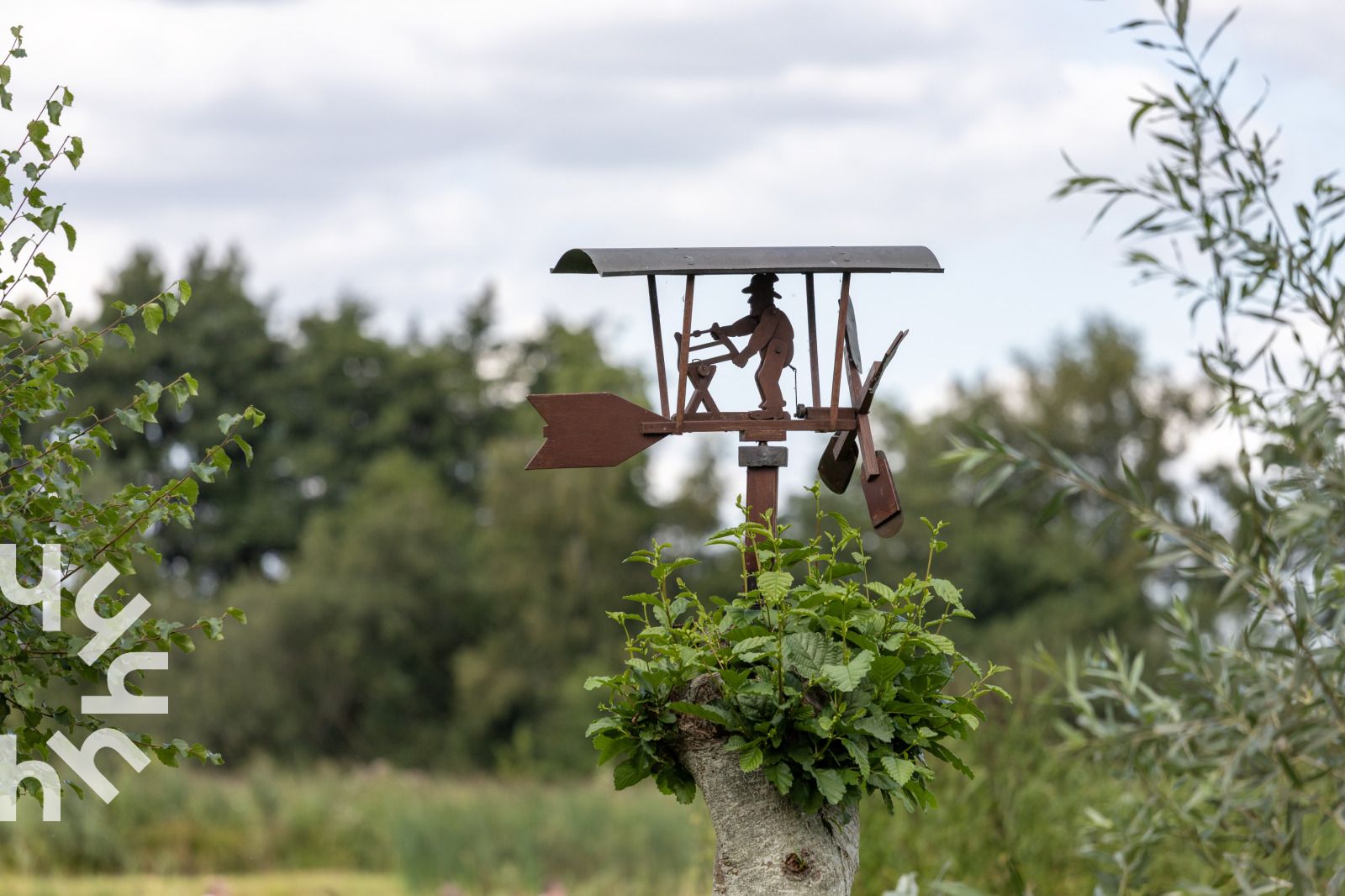 Cozy bedroom in vacation home OV688, Giethoorn, Overijssel, with double bed and natural light.