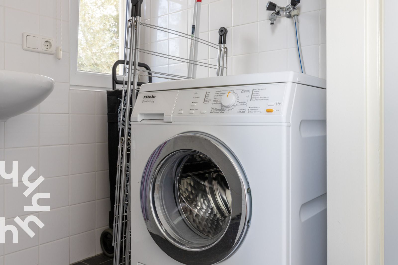 Stylish sitting area in vacation home OV688, Giethoorn, Northwest Overijssel, with lots of natural light.