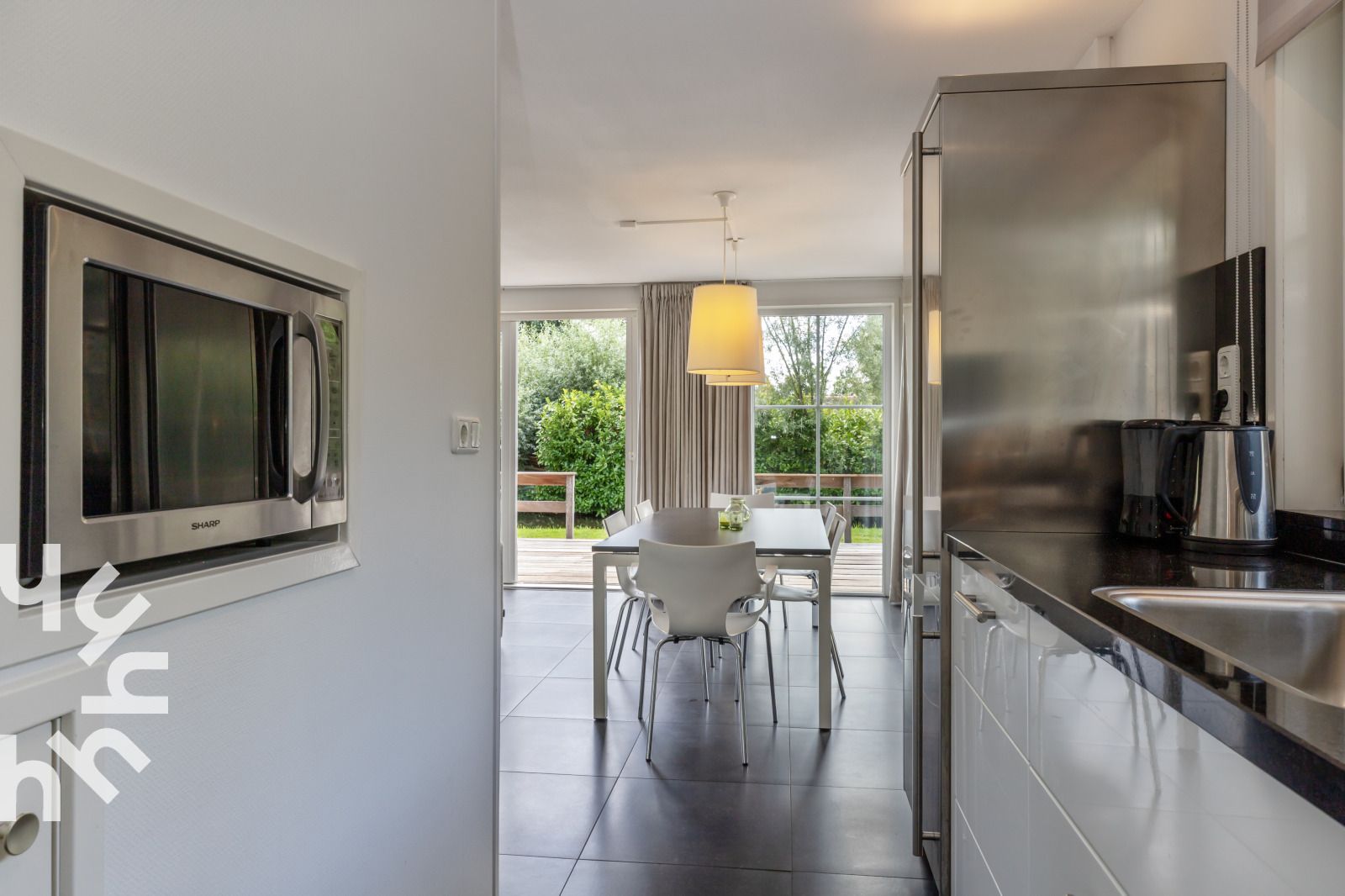 Modern kitchen in vacation home OV688, Giethoorn, Overijssel, with sleek design and fully equipped.