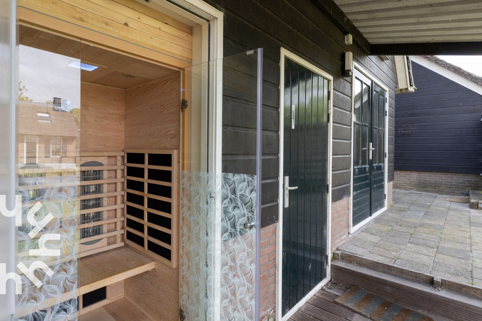 Idyllischer Hafen in der Naehe des Ferienhauses OV117 in Giethoorn, Nordwest Overijssel, mit traditionellen Booten.