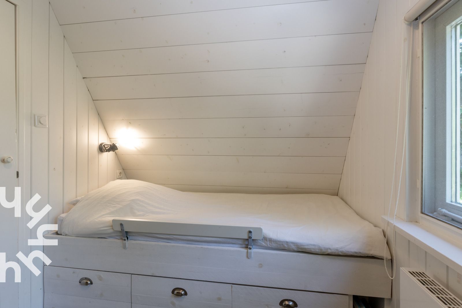 Luftaufnahme des Ferienhauses OV465 in Giethoorn, umgeben von viel Gruen.