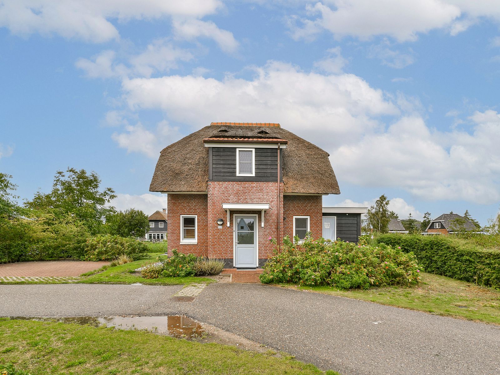 Vrijstaande woning in Giethoorn, een charmant vakantiehuis in het pittoreske Noordwest Overijssel, omgeven door weelderige natuur en rust.