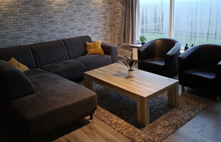 Enjoy the picturesque view of the river from the Holiday Home in Zwartsluis, located in the green province of Overijssel.