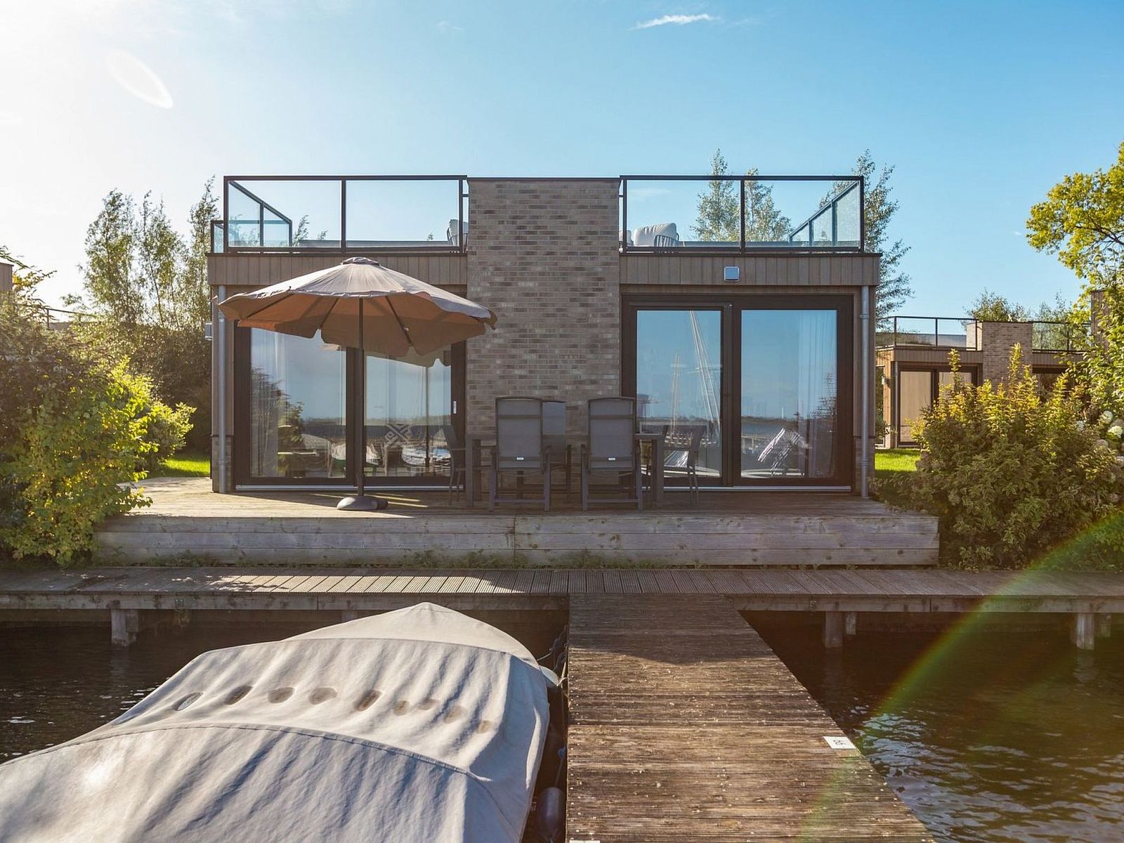 Guest house 550640 - Holiday property Noordwest Overijssel - Vakantiehuis De Wiedense Meren - Villa Waterrijk | 4p