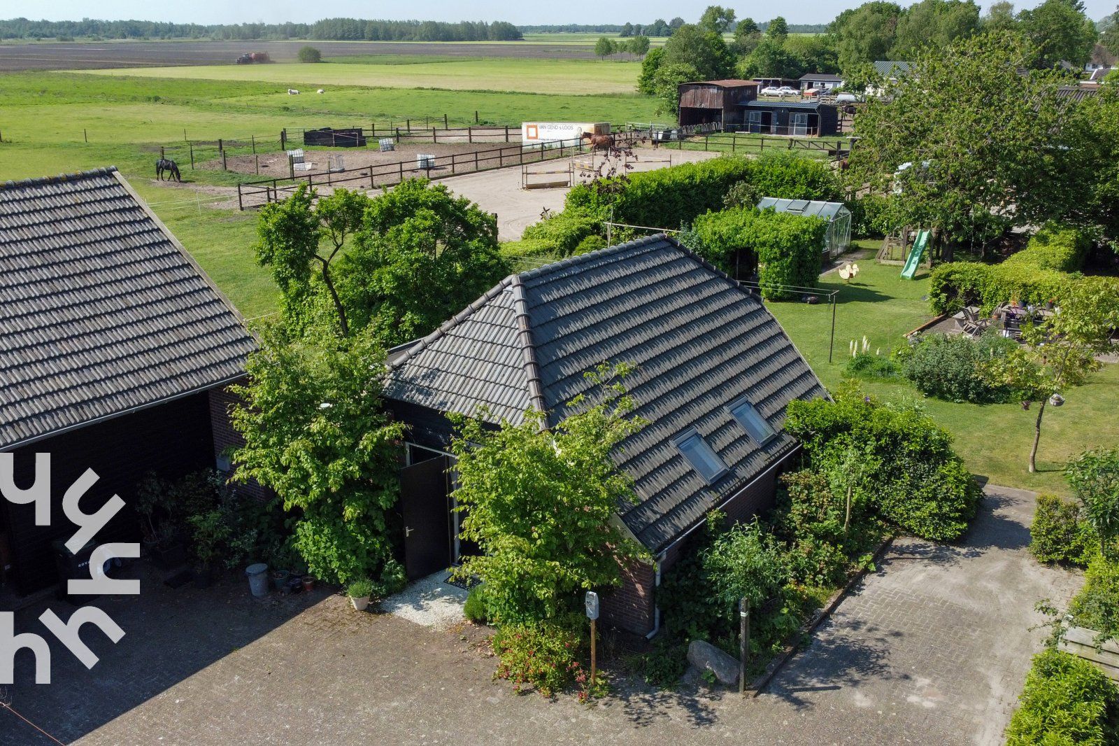 Wohnzimmer des modern eingerichteten Ferienhauses OV591 in Wanneperveen, Overijssel.