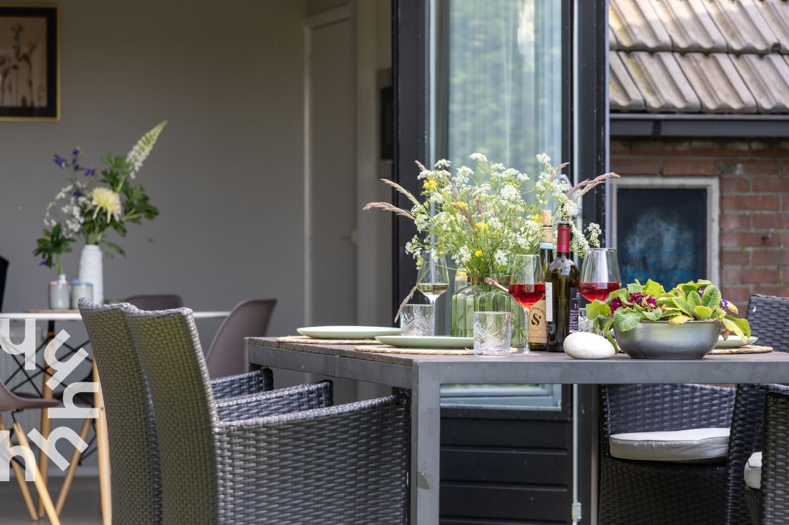 Stilvolles Badezimmer im Ferienhaus OV591 in Wanneperveen, Overijssel, mit modernem Waschbecken.