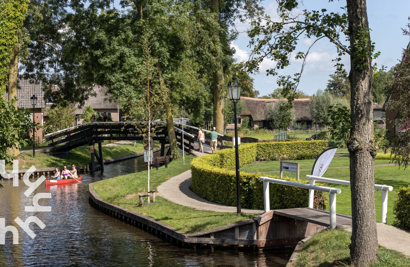 Terrasse des Ferienhauses OV591 in Wanneperveen, Overijssel mit bequemen Sitzgelegenheiten.