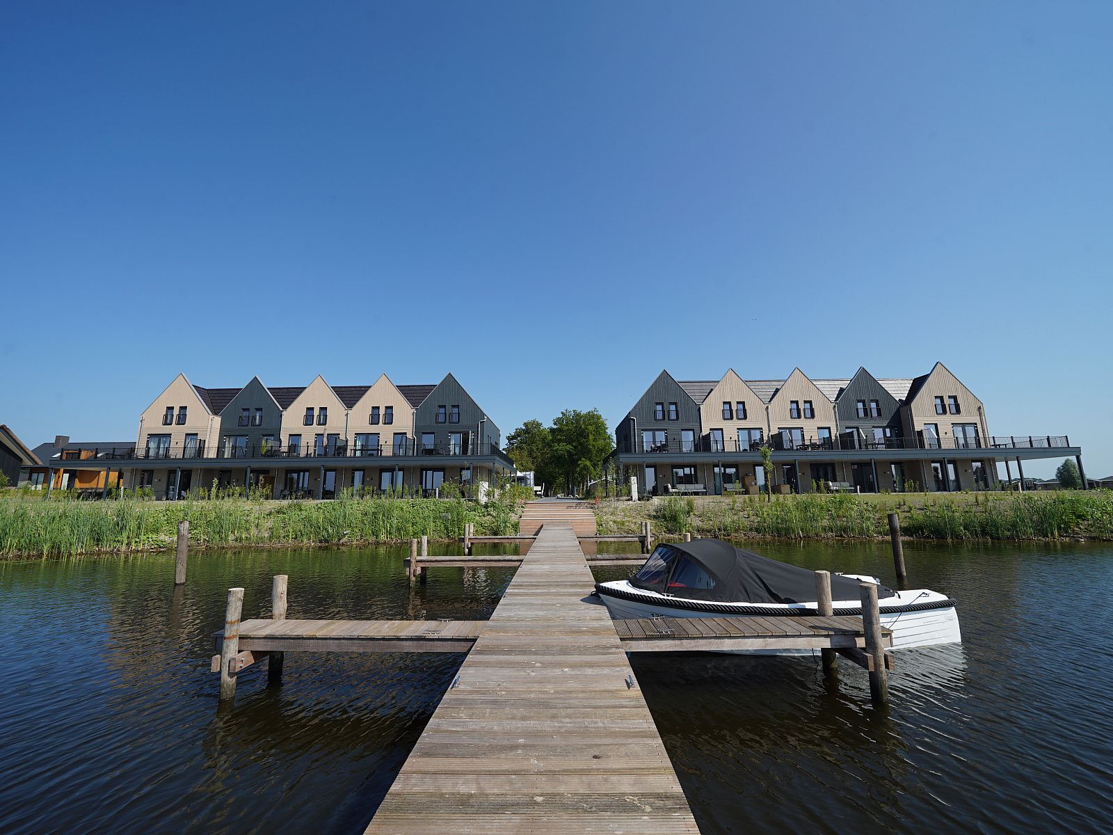 Chalet in Kampen with a wooden jetty, perfect for relaxation in Northwest Overijssel, Overijssel.