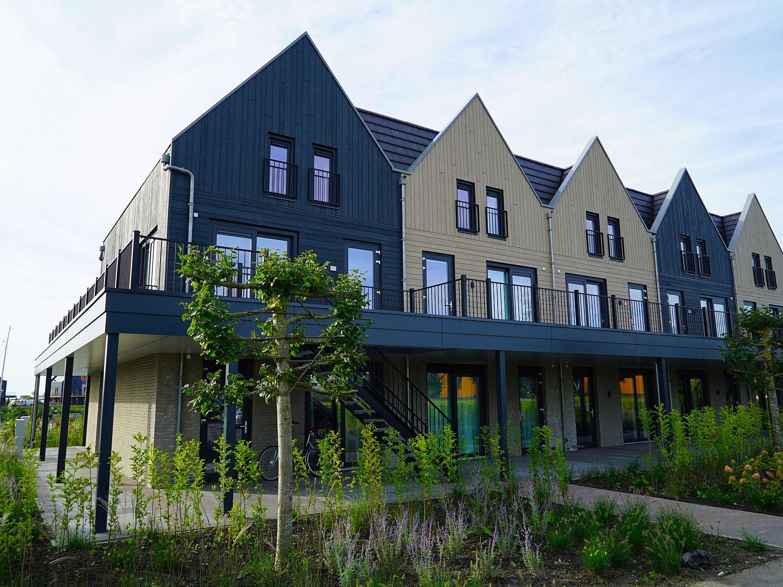 Apartment in Kampen, Northwest Overijssel, offers modern accommodation with a spacious veranda and beautiful views of the surrounding nature.