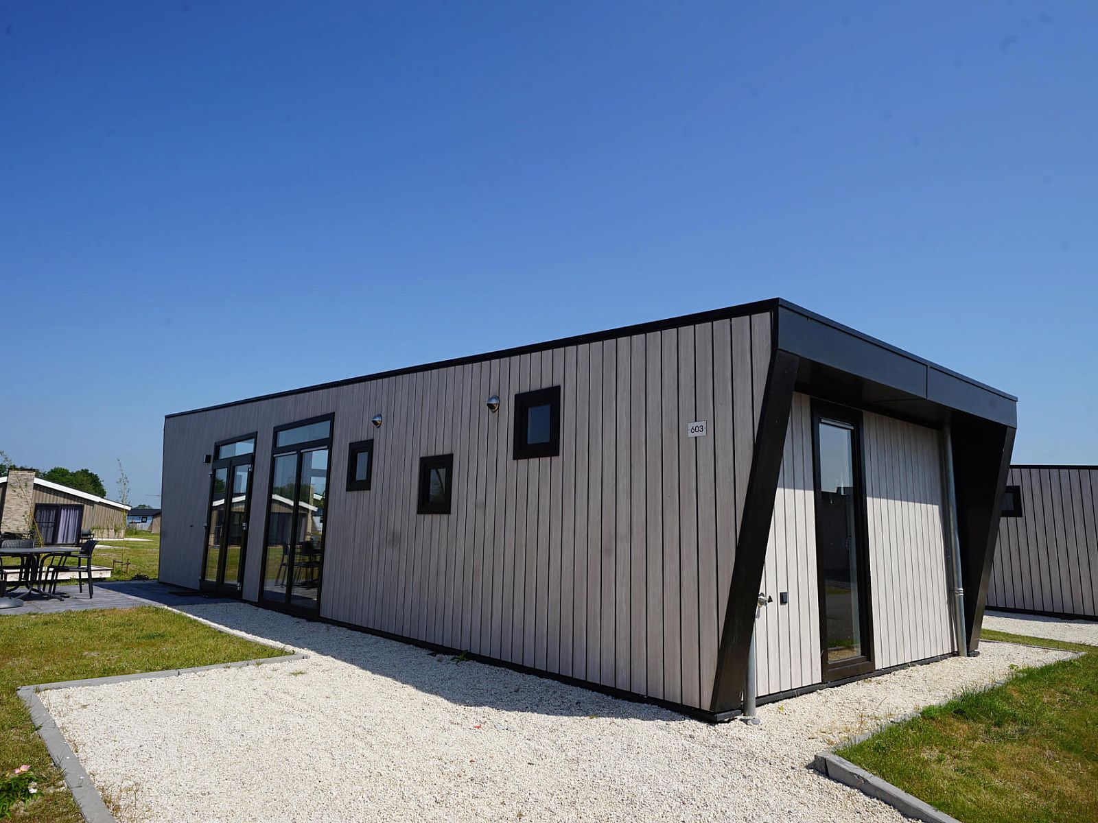 Modern detached house in Kampen, Northwest Overijssel, vacation home with private terrace and views of the peaceful surroundings.