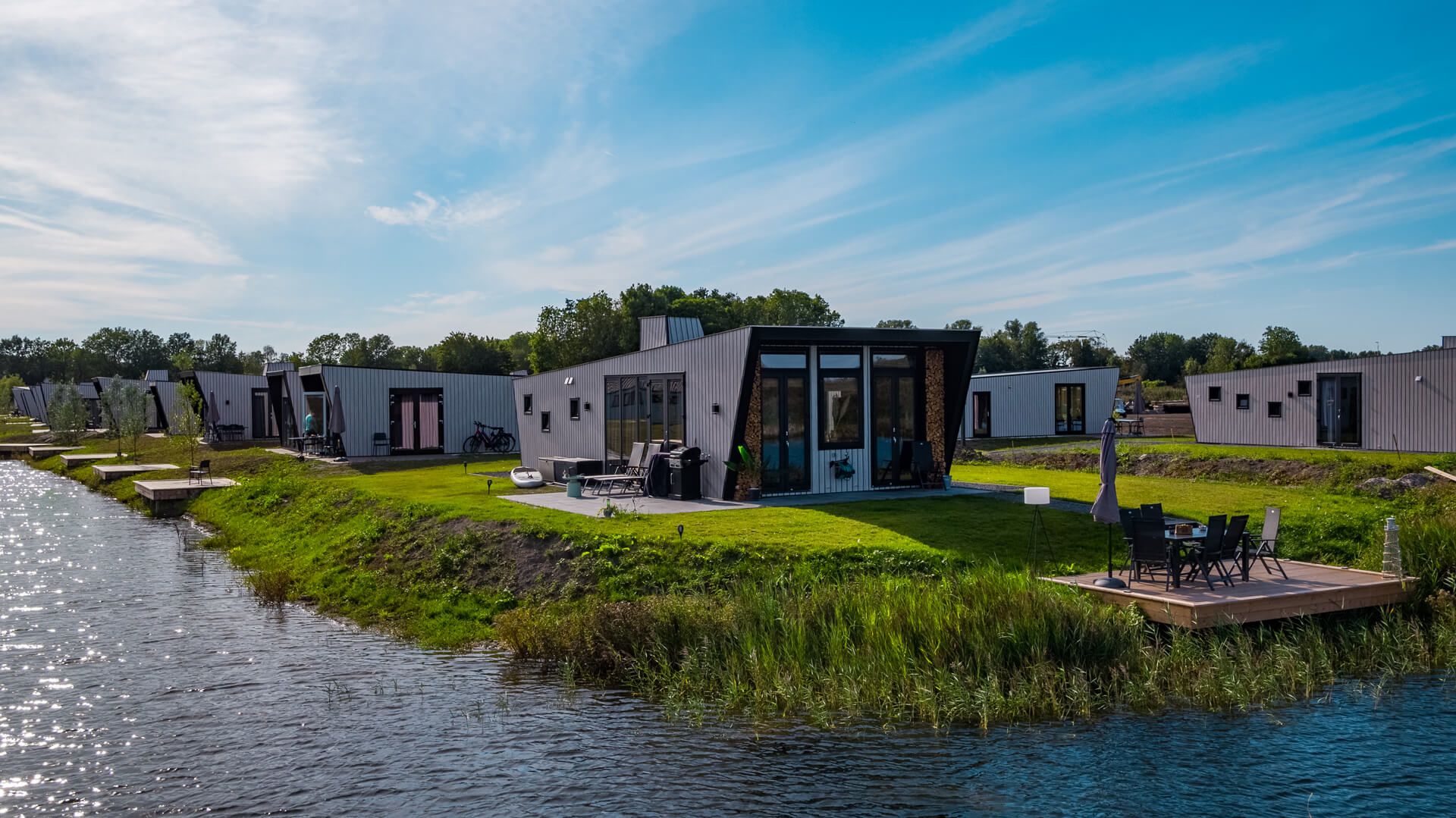 Detached house in Kampen with modern architecture on the waterfront, ideal vacation home in Northwest Overijssel, surrounded by nature.
