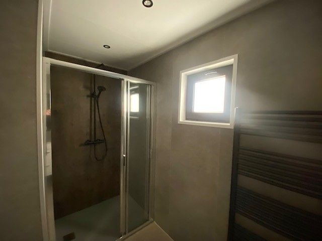 Modern bathroom in the detached house in Kampen, Northwest Overijssel, with spacious shower and natural light.