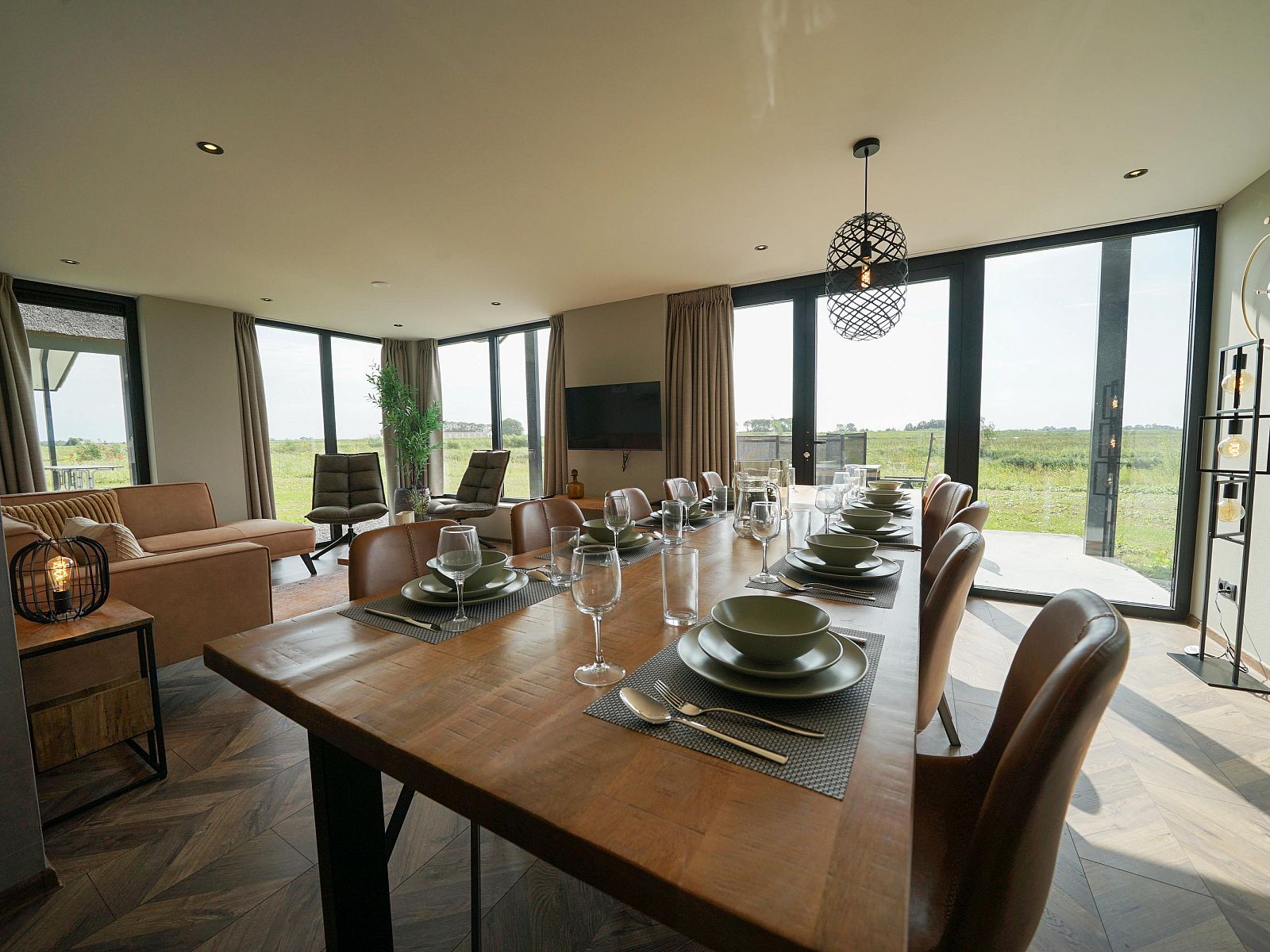 Cozy dining area in the detached house in Kampen, Northwest Overijssel, overlooking the green surroundings.