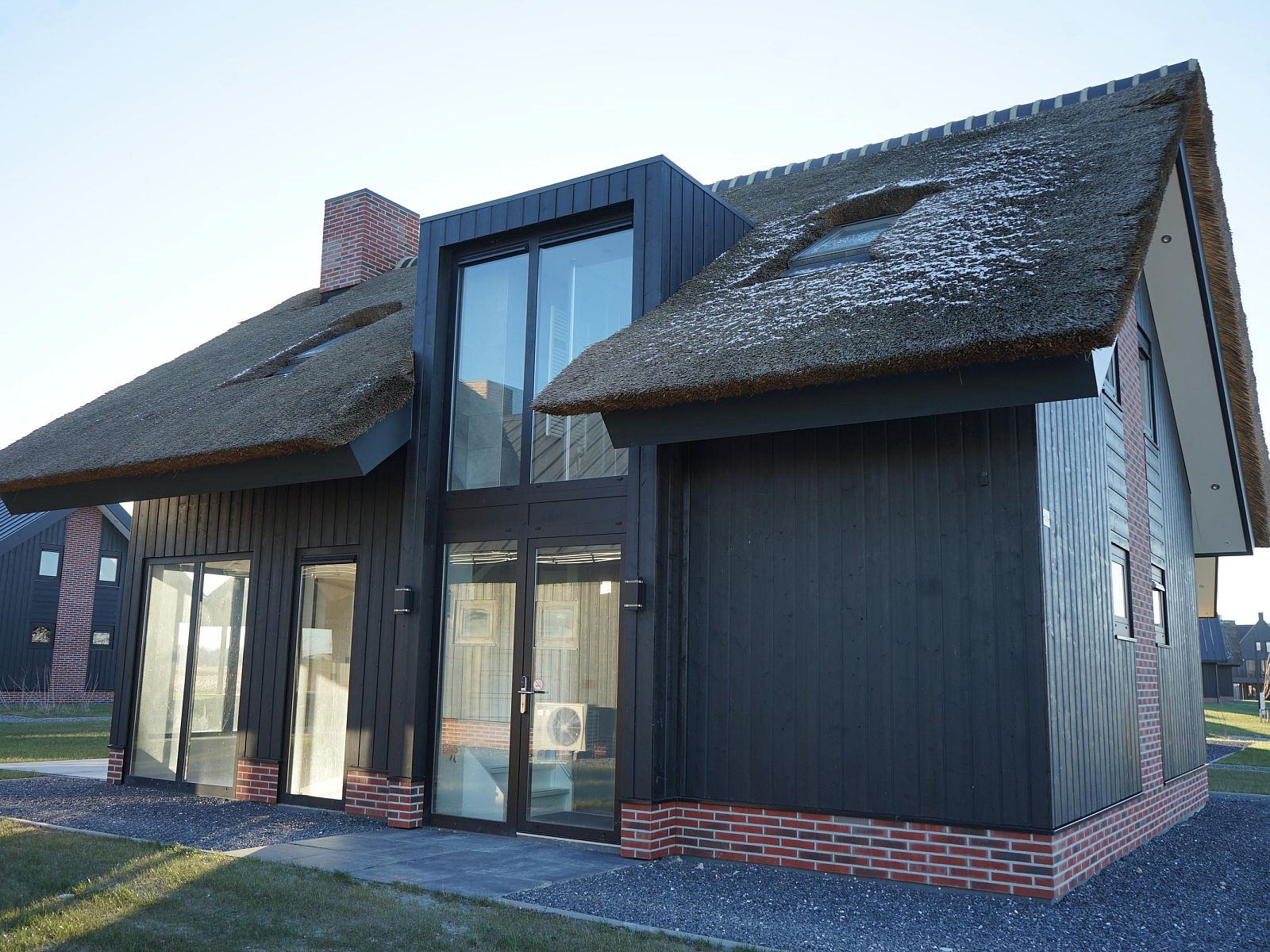 Vrijstaande woning in Kampen met rieten dak, gelegen in het pittoreske Noordwest Overijssel, ideaal vakantiehuis voor natuurliefhebbers.