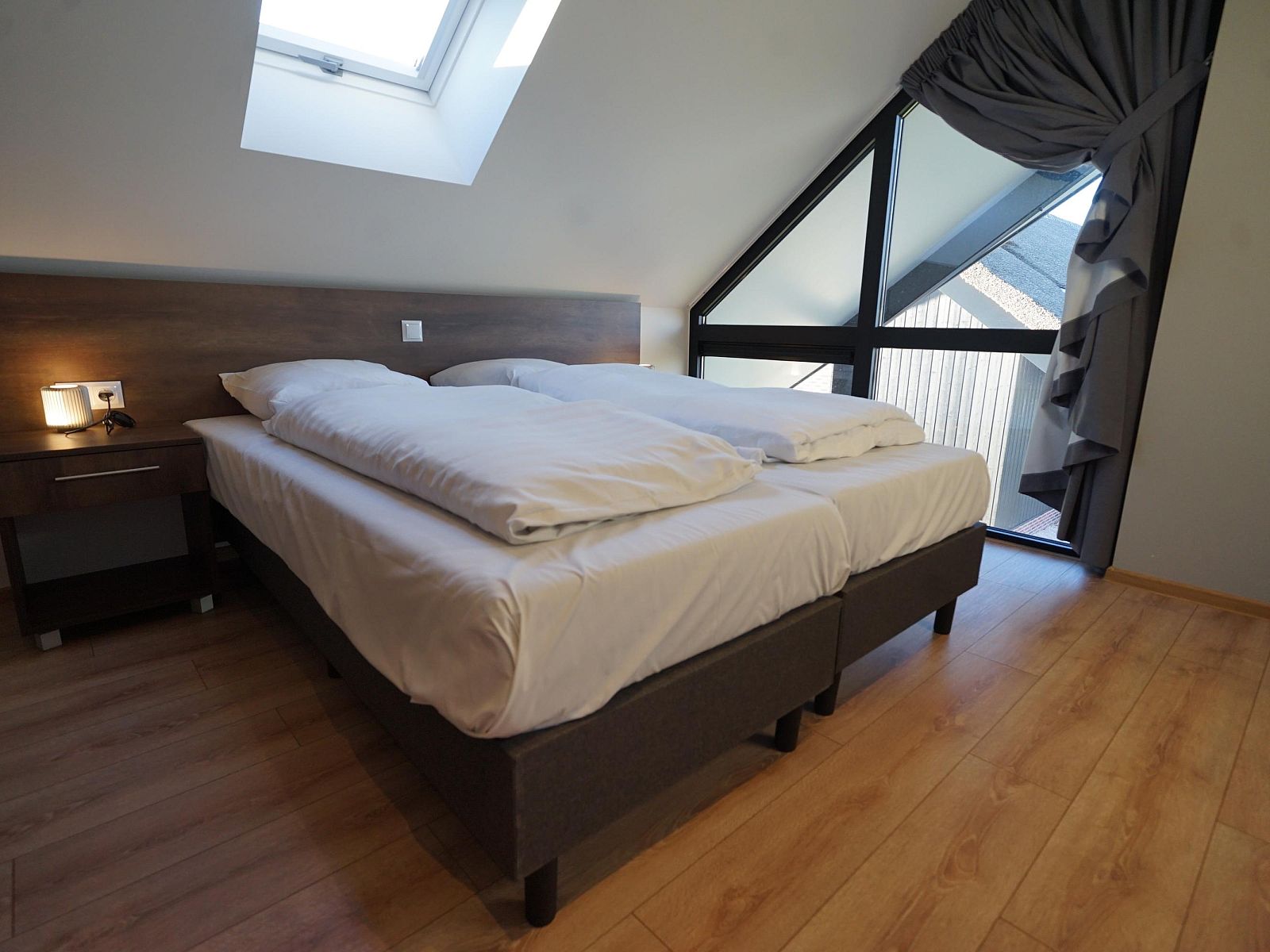Cozy bedroom in detached house in Kampen, Northwest Overijssel. Comfortable vacation home with modern furnishings and plenty of natural light.
