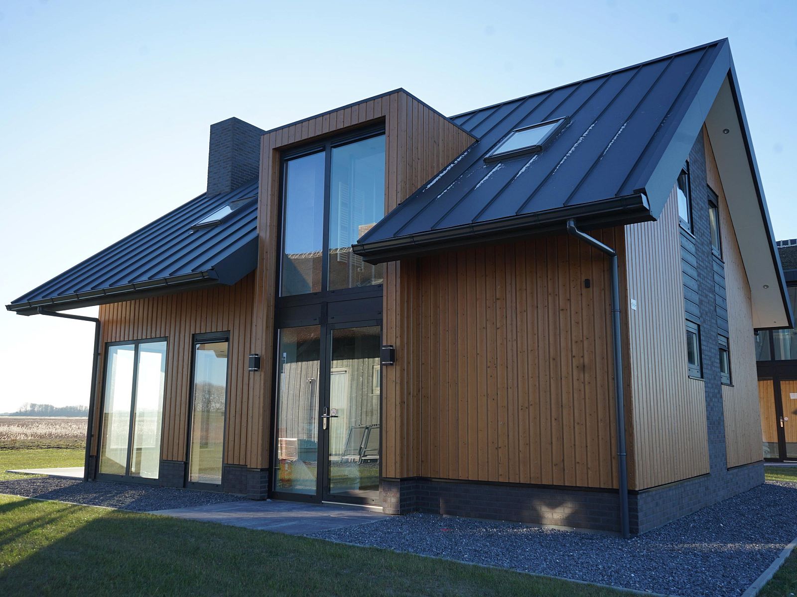 Freistehendes Haus in Kampen, ein modernes Ferienhaus mit Holzfassaden, gelegen in der ruhigen Umgebung von Nordwest-Overijssel, Overijssel.