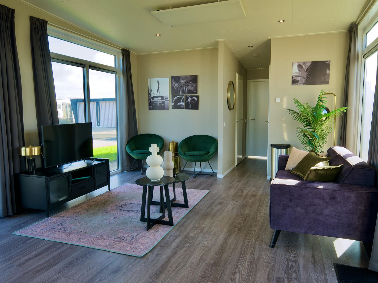 Stijlvolle woonkamer van Vrijstaande woning in Kampen, Noordwest Overijssel, met modern interieur en veel natuurlijk licht.