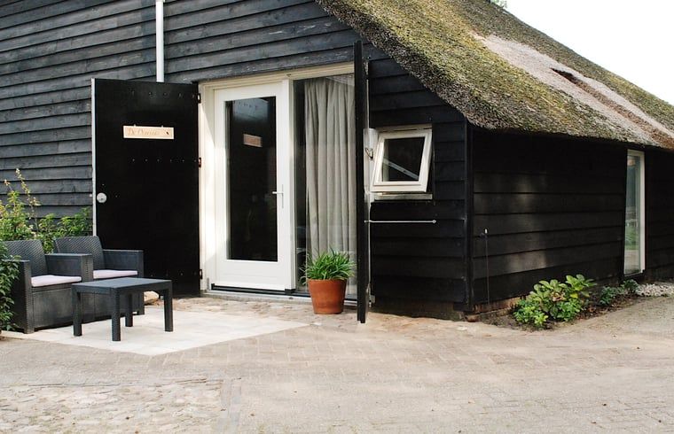 Charming cottage in IJhorst with thatched roof, ideally located in the nature of Northwest Overijssel, perfect for a relaxing stay.