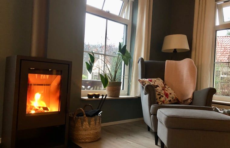 Charmant Vakantiehuisje in IJhorst met bankje voor de gevel, gelegen in Noordwest Overijssel, Overijssel.