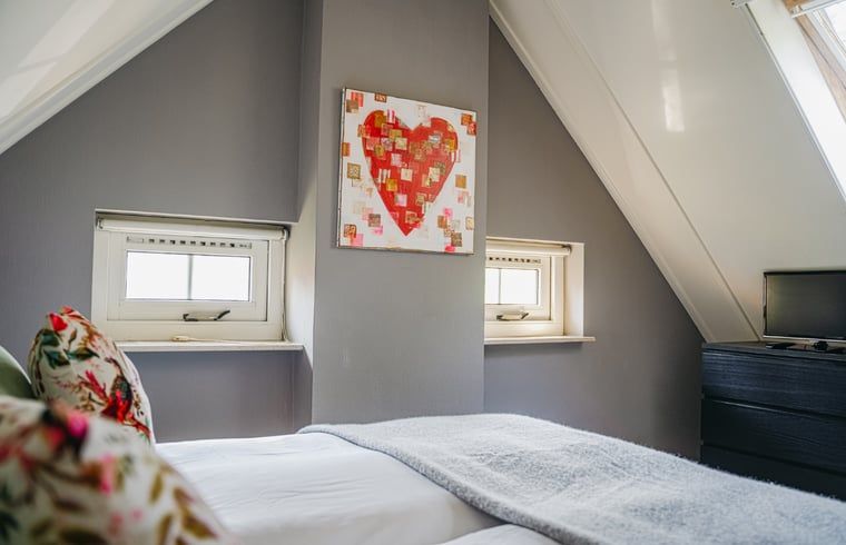 Decoratieve tegels in de gang van Vakantiehuisje in IJhorst, Noordwest Overijssel, Overijssel.