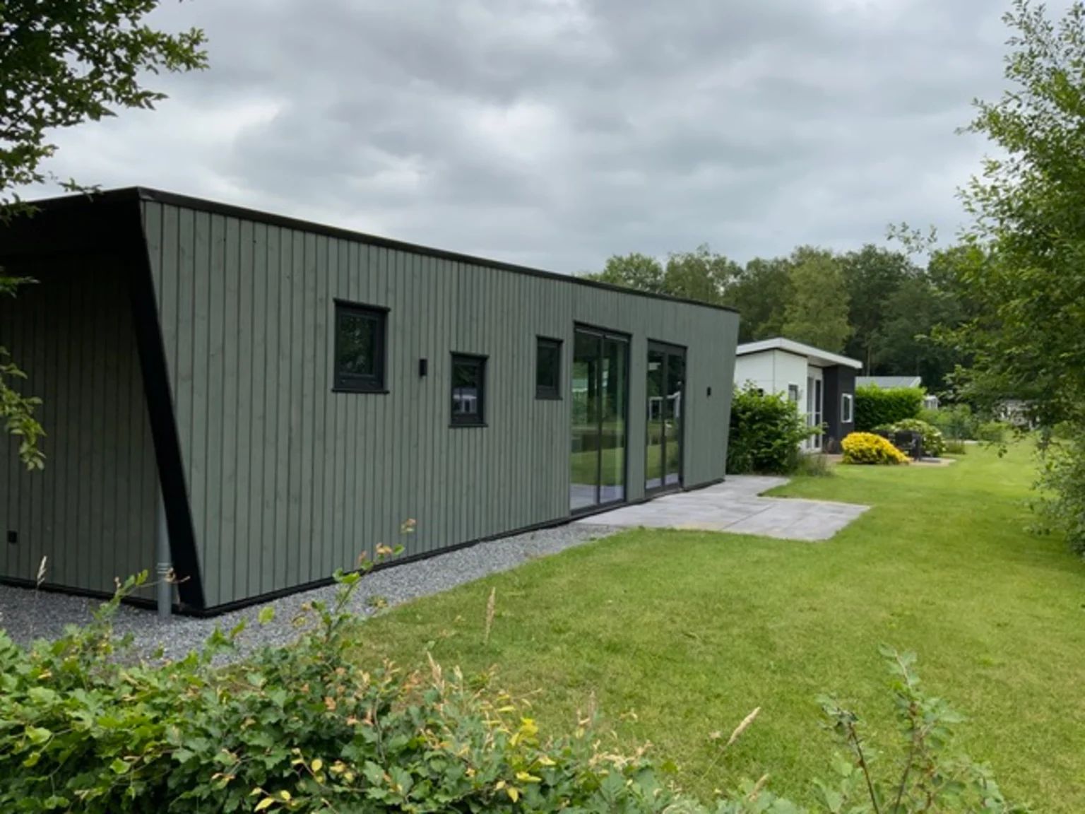 Vrijstaande woning in IJhorst, vakantiehuis in Noordwest Overijssel met moderne architectuur en groene omgeving, ideaal voor natuurliefhebbers.
