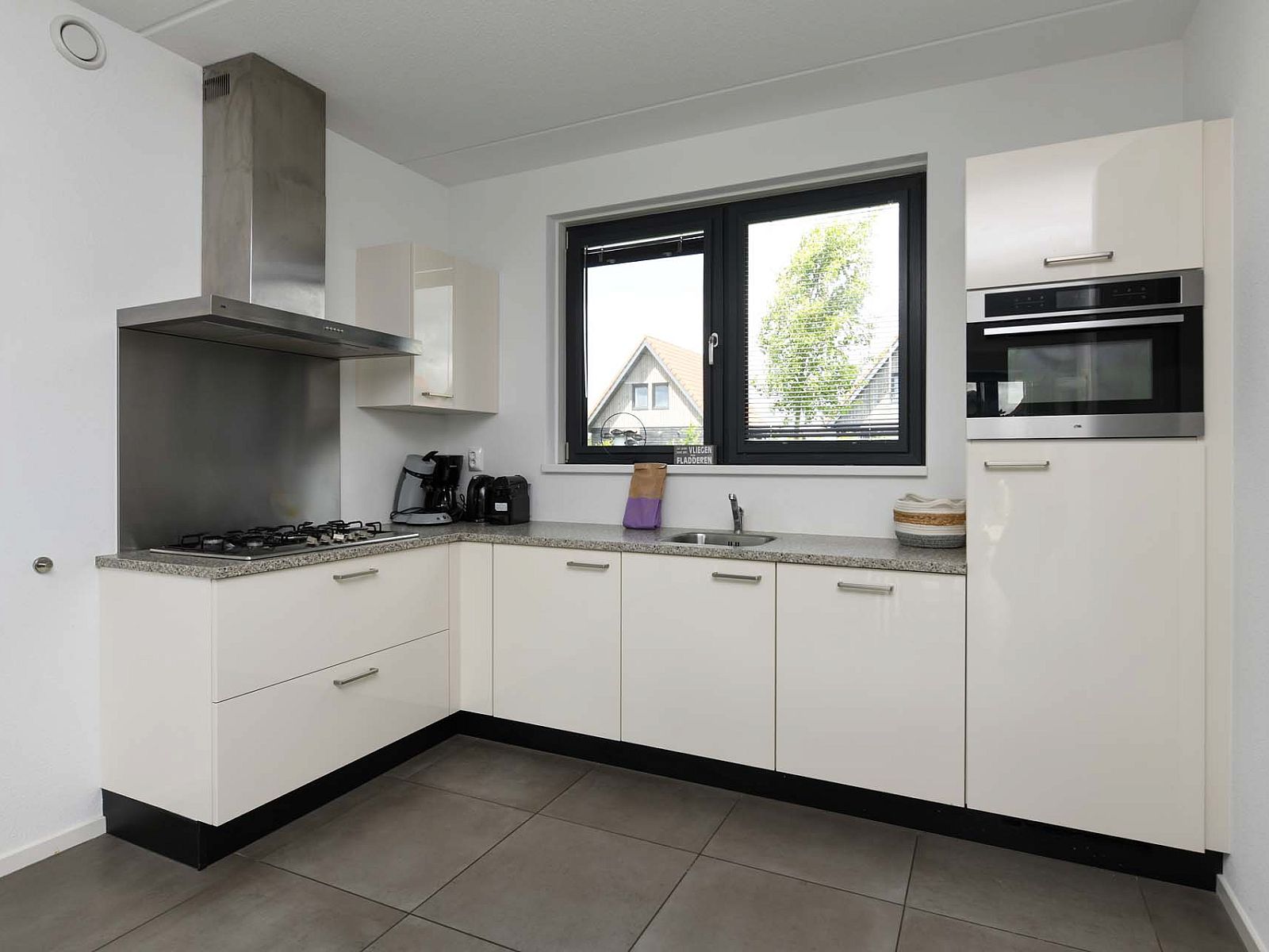 Moderne Kche in Einfamilienhaus in Ossenzijl, Nordwest Overijssel, Overijssel.