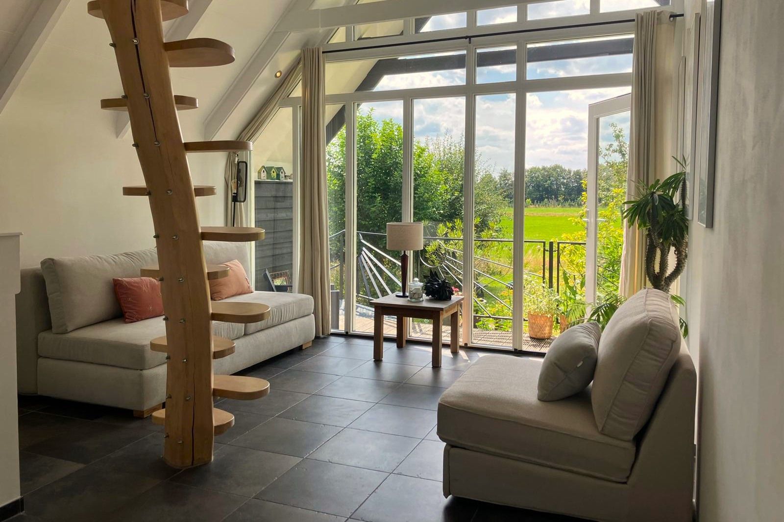 Ferienhaus OV735 in Tuk, Nordwest Overijssel, umgeben von gruener Natur und modernem Design, ideal fuer einen entspannten Aufenthalt.