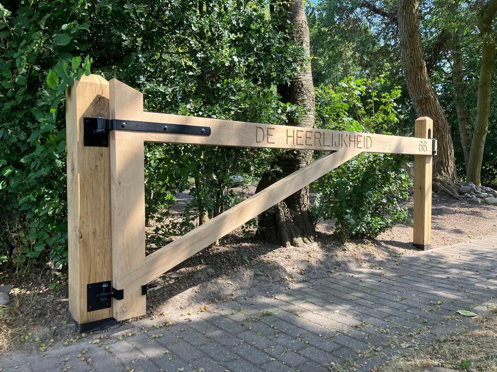 Moderne Kueche im Ferienhaus OV735, Tuk, Nordwest-Overijssel, mit schlichter Verarbeitung und funktioneller Einrichtung.