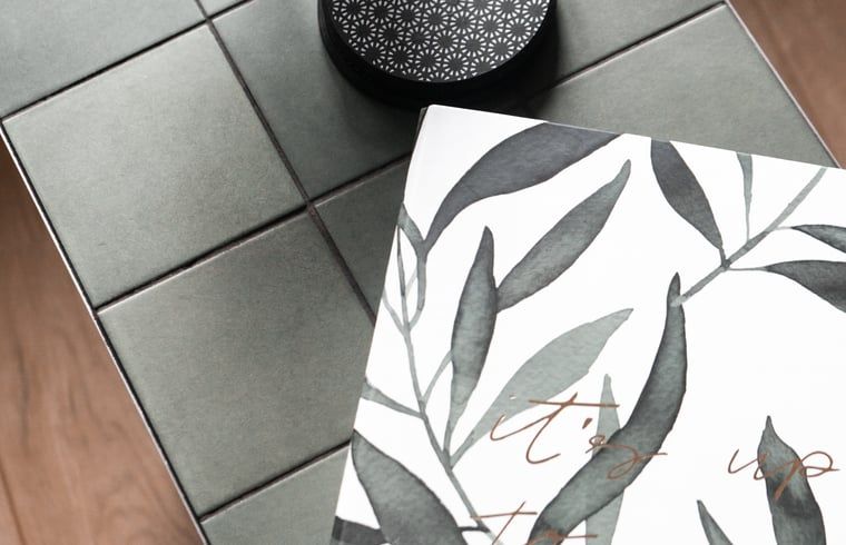 Detail van interieurdecoratie in Vakantiehuisje in Wetering, Overijssel. Stijlvolle en moderne inrichting.