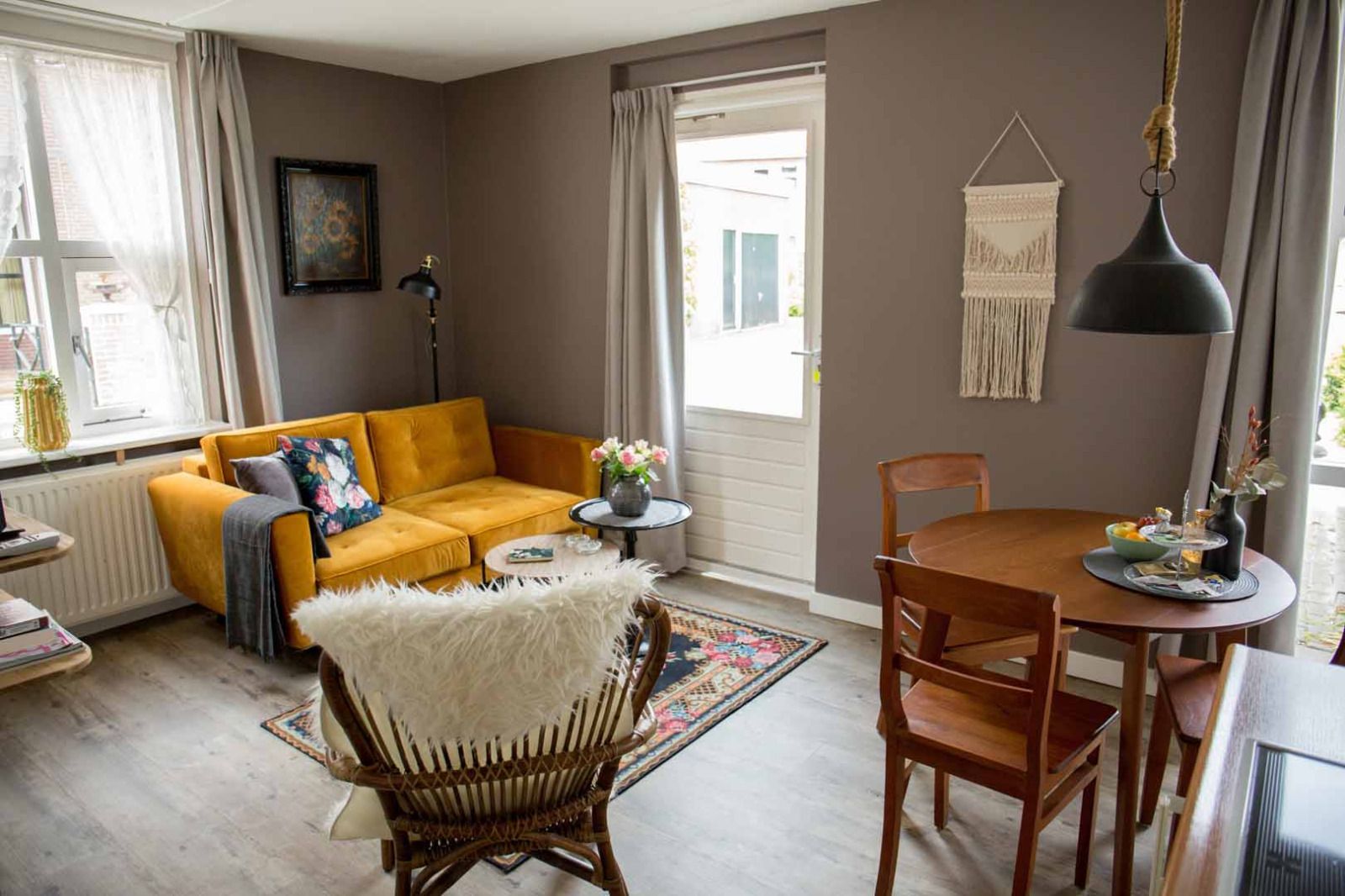 Canoeing in nature near OV684 vacation home in Blokzijl, enjoy tranquility and water activities, Northwest Overijssel.