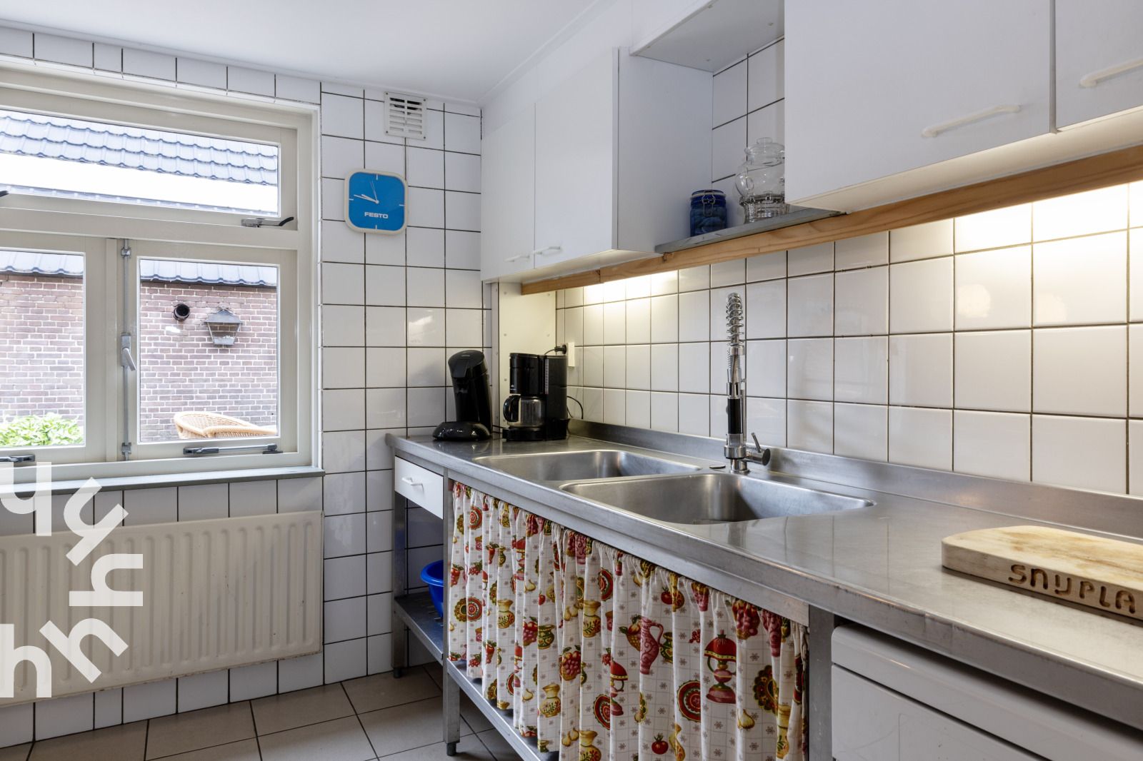 Volledig uitgeruste keuken in OV543 vakantiehuis, Eesveen, Noordwest Overijssel.