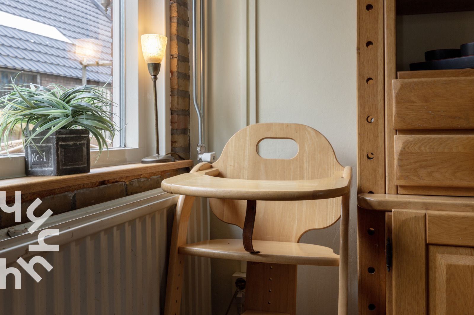 Gezellige woonkamer met houten balken in OV543 vakantiehuis, Eesveen, Noordwest Overijssel.