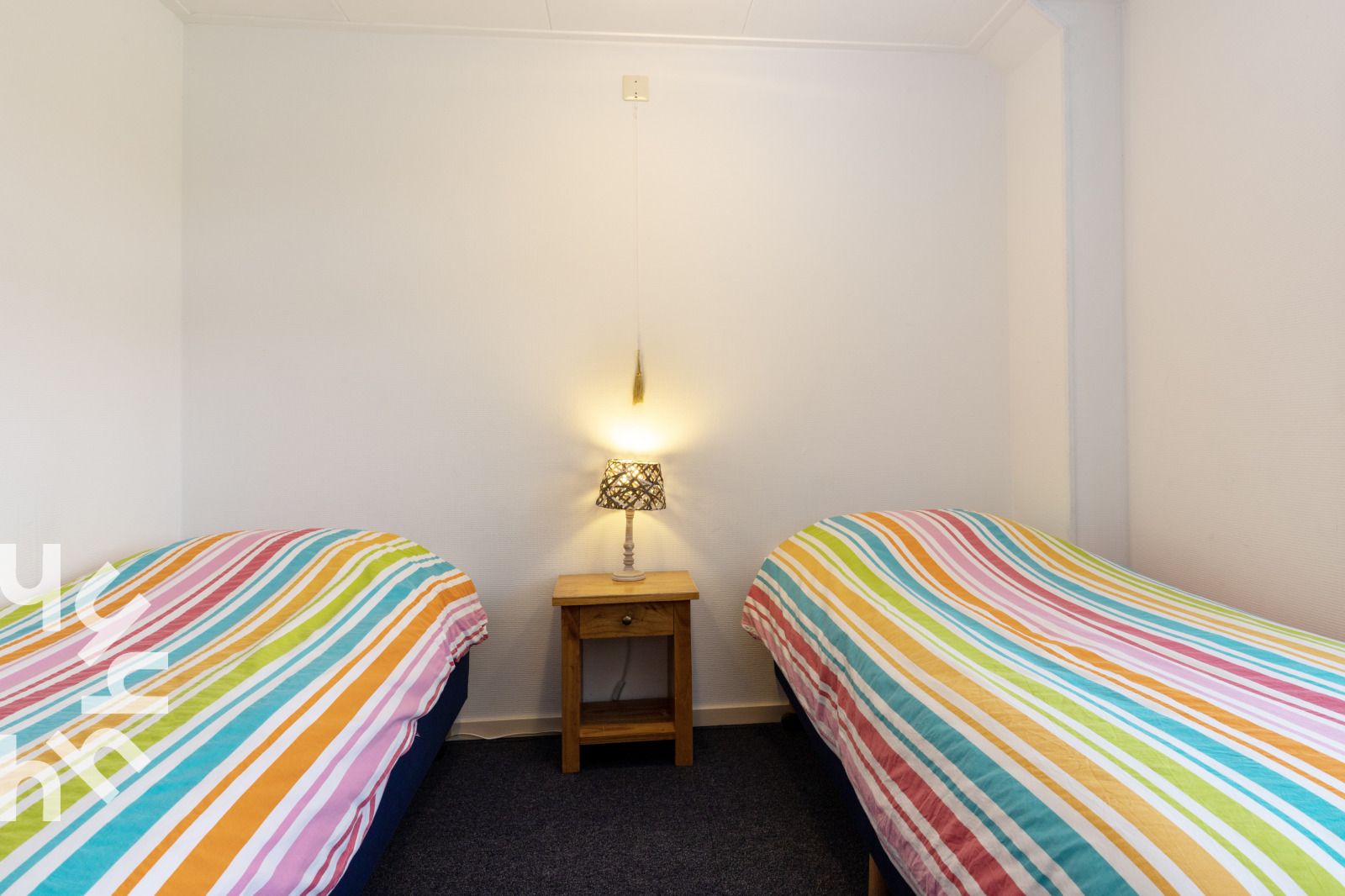 Keuken met moderne apparatuur in OV543 vakantiehuis, Eesveen, Overijssel.