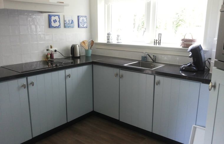 Moderne keuken in Vakantiehuis in Hamingen, Noordwest Overijssel. Voorzien van alle gemakken voor een comfortabel verblijf in deze vakantiewoning.