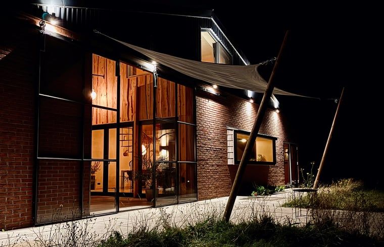 Exterior view of Holiday Home in Zalk by night, an atmospheric residence in northwest Overijssel.