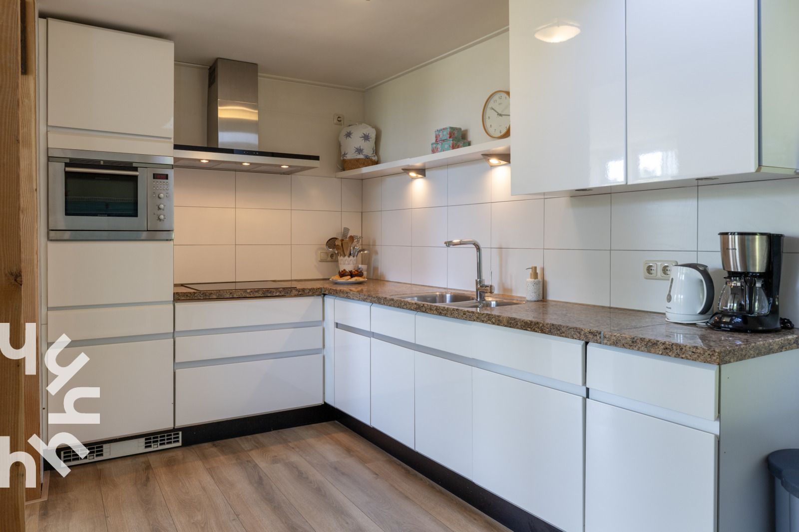 Groene tuin bij OV517 vakantiehuis in Zuidveen, perfect voor buitenactiviteiten en ontspanning.